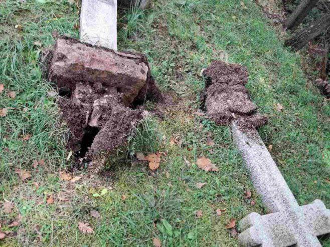 zenica razlupano srpsko groblje 01