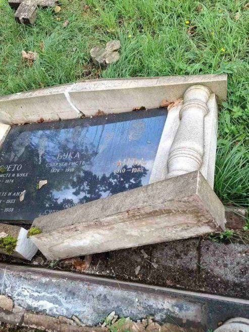 zenica razlupano srpsko groblje 03